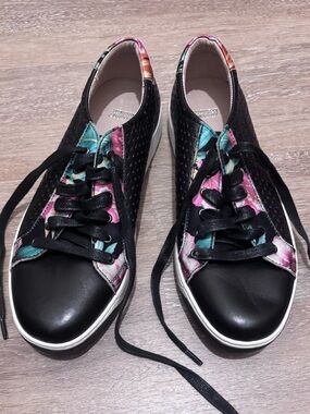 Johnston  & Murphy Black Leather Floral Accent Women's Casual Sneakers, Size 9